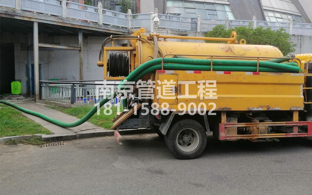277马鞍商场隔油池吸污